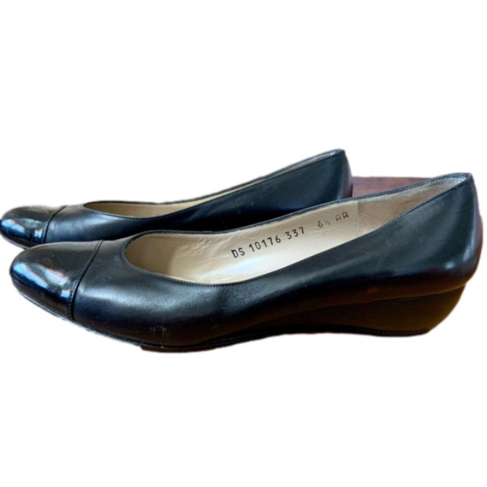 SALVATORE FERRAGAMO Black Leather Flat Shoes